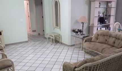 Apartamento com sacada venda/permuta no Guarujá-Enseada