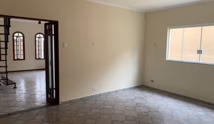Sobrado com sacada para locação na Penha-São Paulo