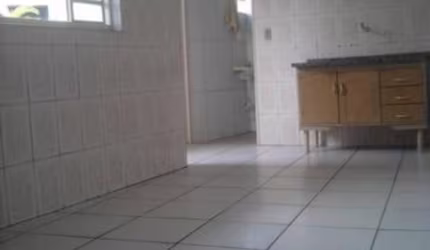 Casa com sacada para locação no Jardim Fernandes em São Paulo