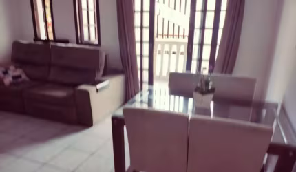 Excelente localização, na Vila Sta. Clara, são 2 dorm., com uma suíte, sala com sacada.