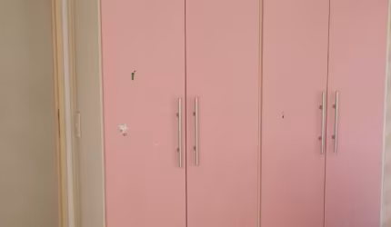 Excelente localização!!! Apartamento mobiliado e com armários nos quartos e na cozinha -  2 dormitórios 46 metros 1 vaga