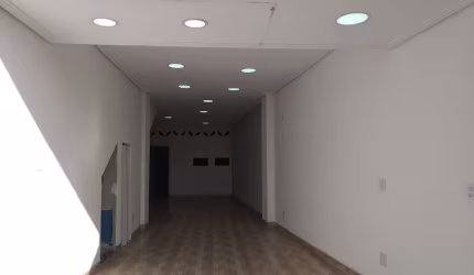 Imperdivel! Salão comercial no Pq São Lucas, são 90m² dois ambientes, ótima localização, muito versátil