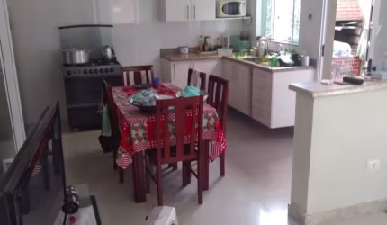 Lindo Sobrado de condomínio, com 90m², 02 dormitórios sala e cozinha separadas, lavabo. a 200 metros do Metrô