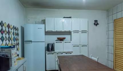 Casa no Parque São Lucas, com 196mts², 4 dormitórios, 3 banheiros, sala, cozinha e 2 vagas de garagem.