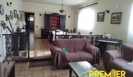 Casa com 4 quartos à venda no Parque Santa Cecília, Piracicaba  por R$ 750.000