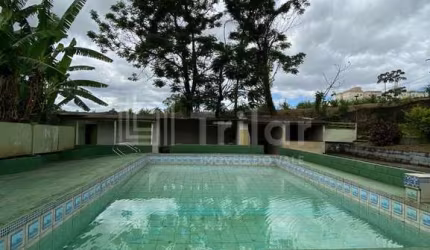 Linda chácara na zona leste com piscina, 2 casas e um galpão!