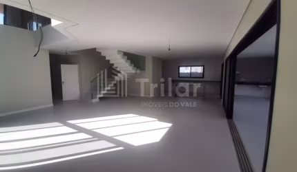 Majestoso e amplo sobrado em condomínio fechado com 4 suítes sendo 1 master com hidromassagem