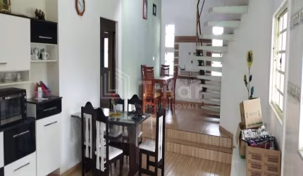 VENDO LINDA CHÁCARA COM CASA PRINCIPAL E DE CASEIRO À 10 MINUTOS DO CENTRO DE SJCAMPOS