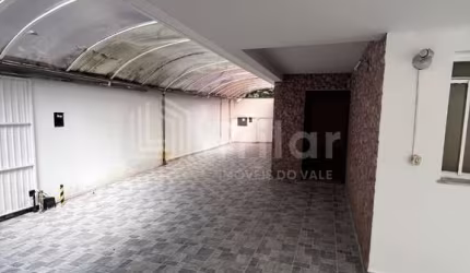 Excelente casa comercial para venda na Av. Tivoli
