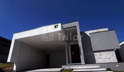 Imperdível! Casa em Condomínio à venda em Caçapava-SP, Residencial Colinas. 3 quartos, 1 suíte, 3 banheiros, 2 vagas, 179,92m².