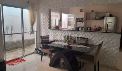 Casa com 2 Quartos e 2 banheiro e 1 edicula, à Venda, 82 m²