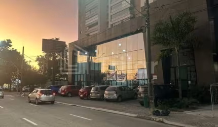LOCAÇÃO - PONTO COMERCIAL VISIBILIDADE/FACHADA IMPONENTE/EXCELENTE TRÁFEGO - LOCALIZAÇÃO PRIVILEGIADA DO JARDIM AQUARIUS.