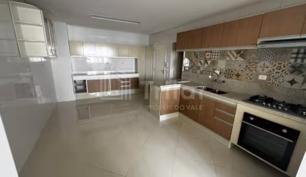 Imperdível, apartamento à venda em São José dos Campos-SP, Jardim Esplanada. 3 quartos, 1 suíte, 2 salas, 3 banheiros, 2 vagas, 166m².