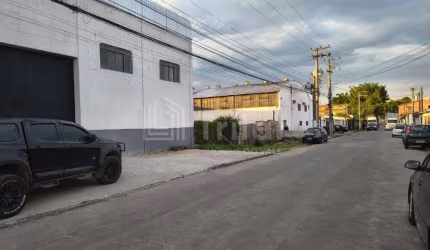 Galpão Industrial para Locação em São José dos Campos-SP: 4 Salas, 4 Banheiros, 6 Vagas de Garagem, 900m² no Jardim Limoeiro
