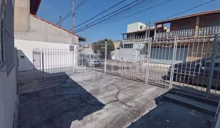 Aluguel de Imóvel Residencial no Jardim Ismênia - São José dos Campos: 1 Quarto, 1 Sala, 1 Banheiro, 1 Vaga de Garagem, 50 m²