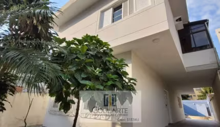 Casa SOBRADO com 4 dormitórios sendo 1 suíte, área gourmet e piscina, à menos de 200 metros do mar na praia do TOMBO-Guarujá/SP.