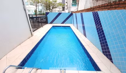 Apartamento padrão com 2 dormitórios, área de lazer no condomínio, à menos de 200 metros do mar, no lado praia ENSEADA-Guarujá/SP