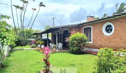 Casa alto padrão, 5 dormitórios sendo 2 suíte, lazer completo, à 60 metros do mar em região nobre na praia da ENSEADA-Guarujá/SP.