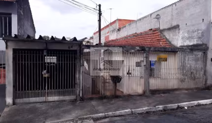 Casa Padrão 300m², 08 Dormitórios, 03 Vagas.
