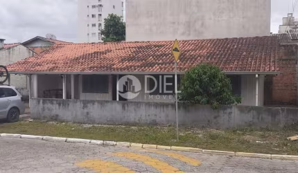 Casa com terreno na meia praia 252m², Meia Praia, Itapema - SC