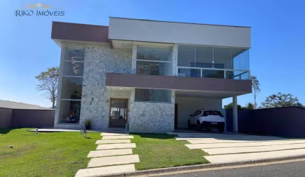 Linda Casa!! Disponível para venda e locação, localizado no Condomínio Recanto Santa Bárbara em Jambeiro - SP.
