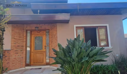 Sobrado com 4 dormitórios e piscina