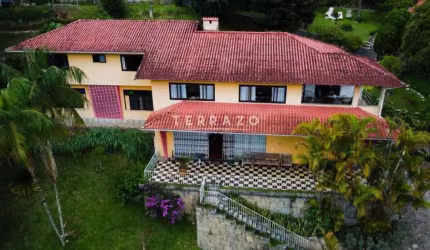 Casa, 4 quartos, 322m², R$ 1.400,000,00 - Agriões, Código 2469