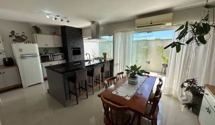 Casa de 4 dormitórios com Jacuzzi no Condomínio Terra Nova
