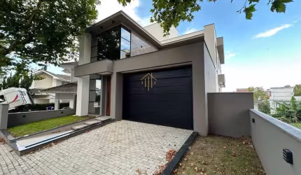 Casa nova com 3 suítes no bairro Pedra Branca