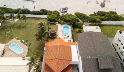 Casa com quatro dormitórios e piscina á beira mar nos Ingleses