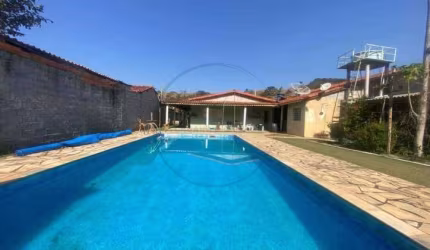 Chácara à venda em Joanópolis-SP, bairro Rural: 2 quartos, 1 sala, 1 banheiro.