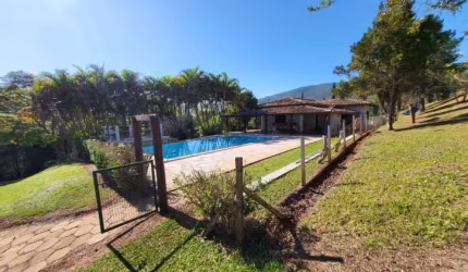 Sítio à venda em Piracaia-SP, bairro Canedos: 7 quartos, 3 suítes, 6 banheiros, 25.000m². Venha conferir!