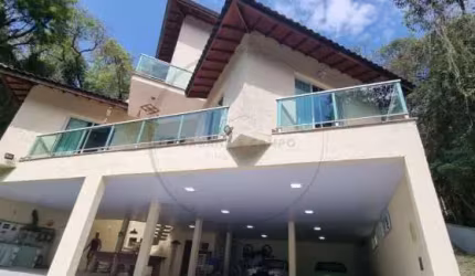 Chácara de alto padrão em condomínio à venda em Mairiporã: 3 quartos, 1 suíte, 3 salas, 3 banheiros, 6 vagas de garagem, 400m².