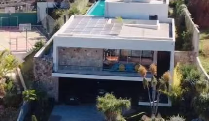 Luxuosa Casa em Condomínio à Venda em Atibaia-SP - 3 Quartos, 3 Suítes, 4 Banheiros, 4 Vagas, 528m² - Bairro Condomínio Porto Atibaia