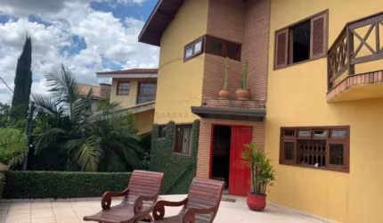 Linda Casa em Atibaia - Condomínio