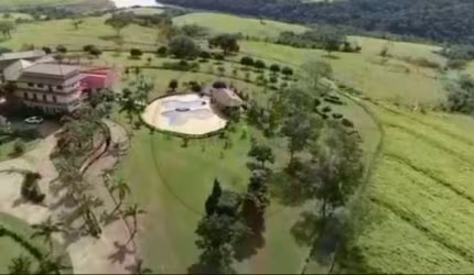 Fazenda Referência Exclusiva com represa e gados de elite