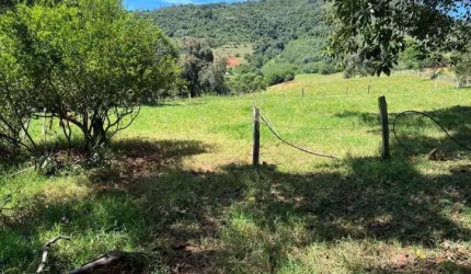 Sítio à Venda em Piracaia com 62.000m²