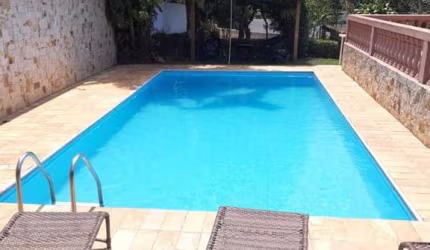 Chácara à venda em Atibaia-SP, Jardim Estância Brasil: 5 quartos, 2 suítes, 3 banheiros, 200m² de área