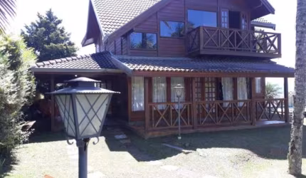 Casa em Condomínio de Luxo na Represa de Piracaia-SP: 3 Quartos, 2 Banheiros, 4 Vagas na Garagem, 150m² de Luxo!