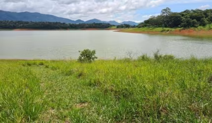 Chácara à Venda na Represa de Piracaia - Saída Exclusiva para água