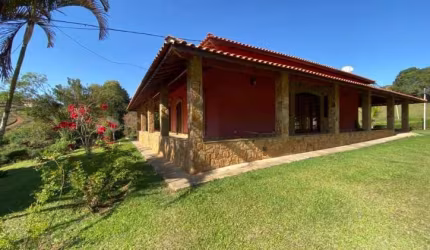 Lindo Sítio à Venda em Piracaia com 48.400m²