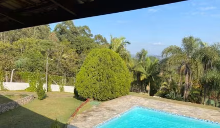 Belíssima Chácara em Condomínio Fechado com 5.000m2