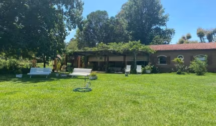 Belíssimo Sítio na Represa de Piracaia Pé na Água