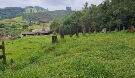 Oportunidade: Sítio de 16 alqueires com vista deslumbrante em Piracaia