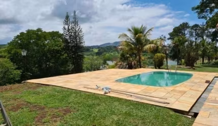 Belíssima Chácara à Venda em Piracaia 12.100m frente exclusiva par água