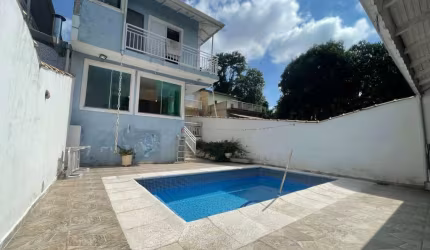 Excelente casa com piscina em Terra Preta - Mairiporã!