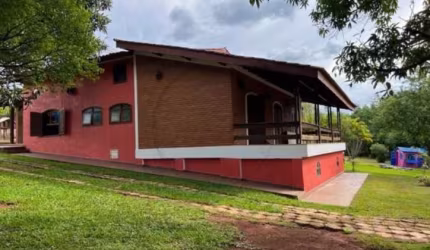 Chácara à venda em Bragança Paulista-SP: 4 quartos, 1 suíte, 3 salas, 5 banheiros, 10 vagas de garagem, 300m² de área. Venha conferir!