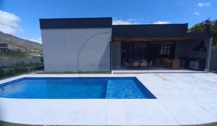 Casa térrea à venda em condomínio nobre Itaporã em Atibaia