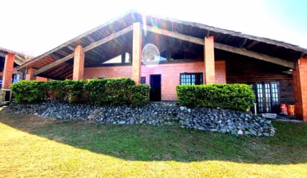 Casa de campo em Condomínio à Venda em Piracaia-SP -  3 Quartos, 1 Suíte