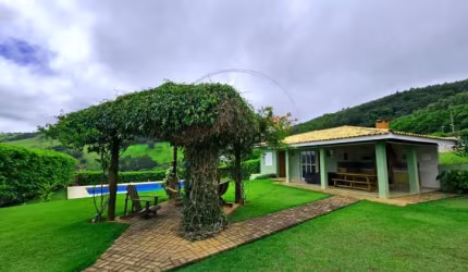Bela Chácara à Beira da Represa em Piracaia-SP em Condomínio